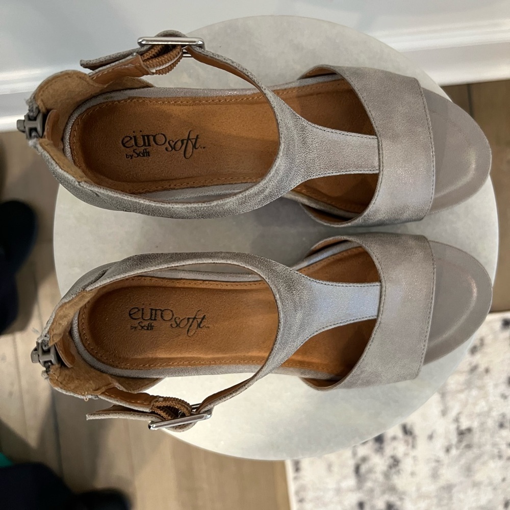 Metallic Wedge Sandals - Picture 2 of 8